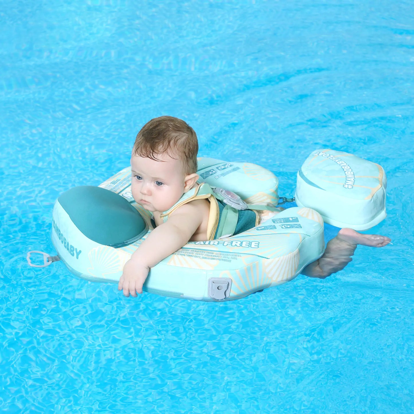Baby im Mambobaby™ Seashell Schwimmring sicher im Pool