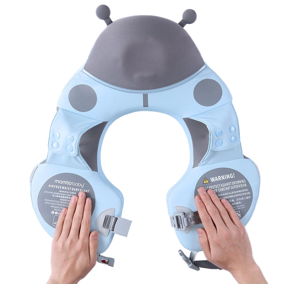 Einfache Anwendung des Mambobaby™ Marienkäfer Schulter-Schwimmtrainers für Eltern.